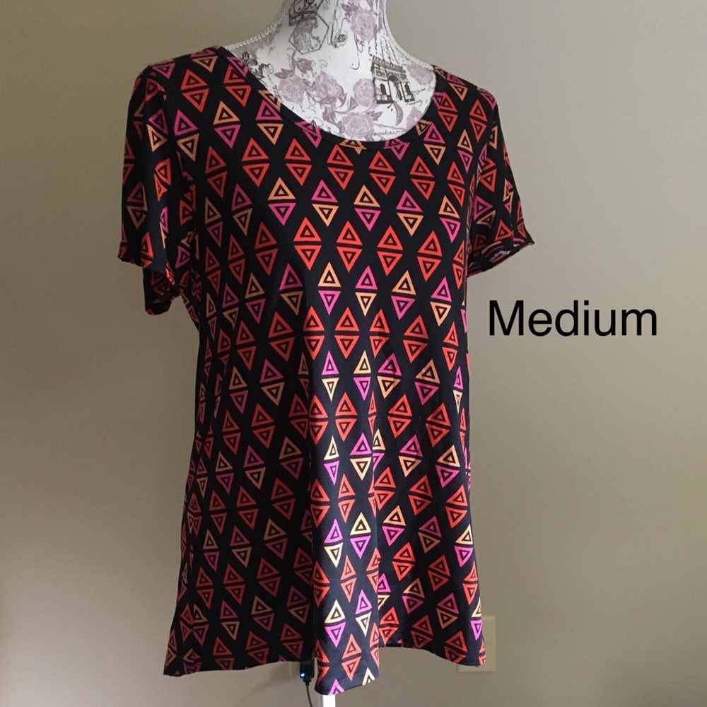 Medium LuLaRoe Classic T